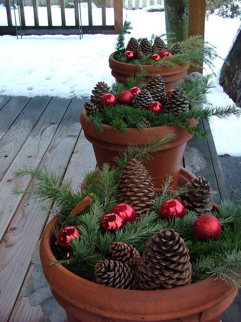 Unique Outdoor Christmas Decorating Ideas for Small Space