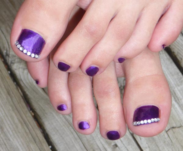 toenail-designs-with-rhinestones