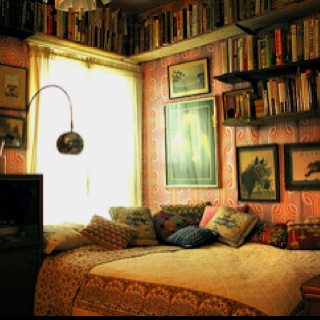 books to decorate bedroom