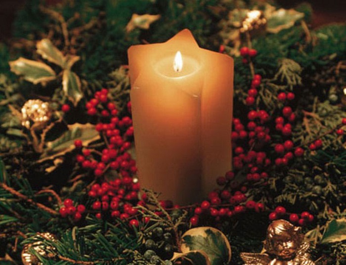 Romantic-Christmas-candle-Table-Decorations