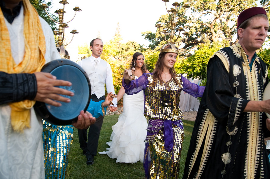 https://easyday.snydle.com/files/2016/09/egyptian-wedding-tradition-2-2.jpg