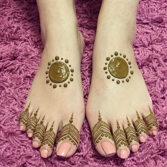 A Few Simple And Easy To Put Mehndi Designs For Your Foot - MEHNDI DESIGN